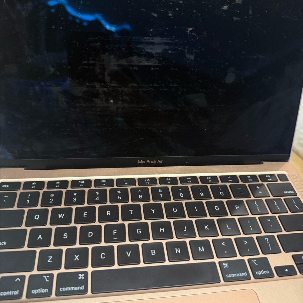 Apple MacBook Air - Elegant Gold Finish